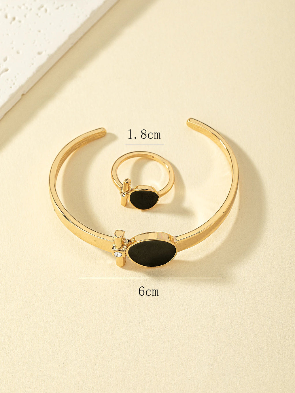 Fashionable, Personalized, Exquisite and Luxurious Bracelet and Ring Set