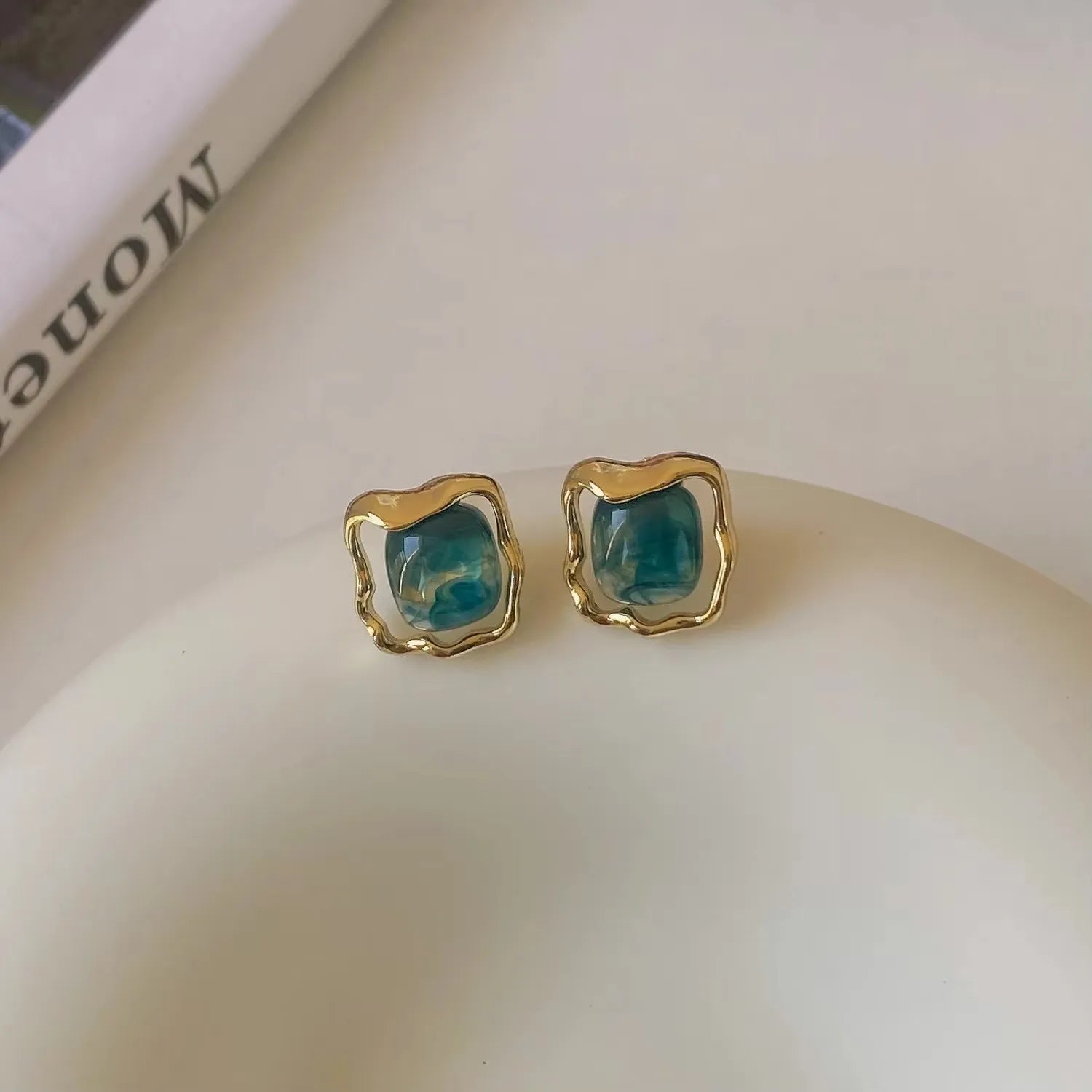 Ear Clip Without Ear Hole Women's Summer Ear Bone Clip Light Luxury Small Opal Heart Resin Stone Earrings Temperament Versatile